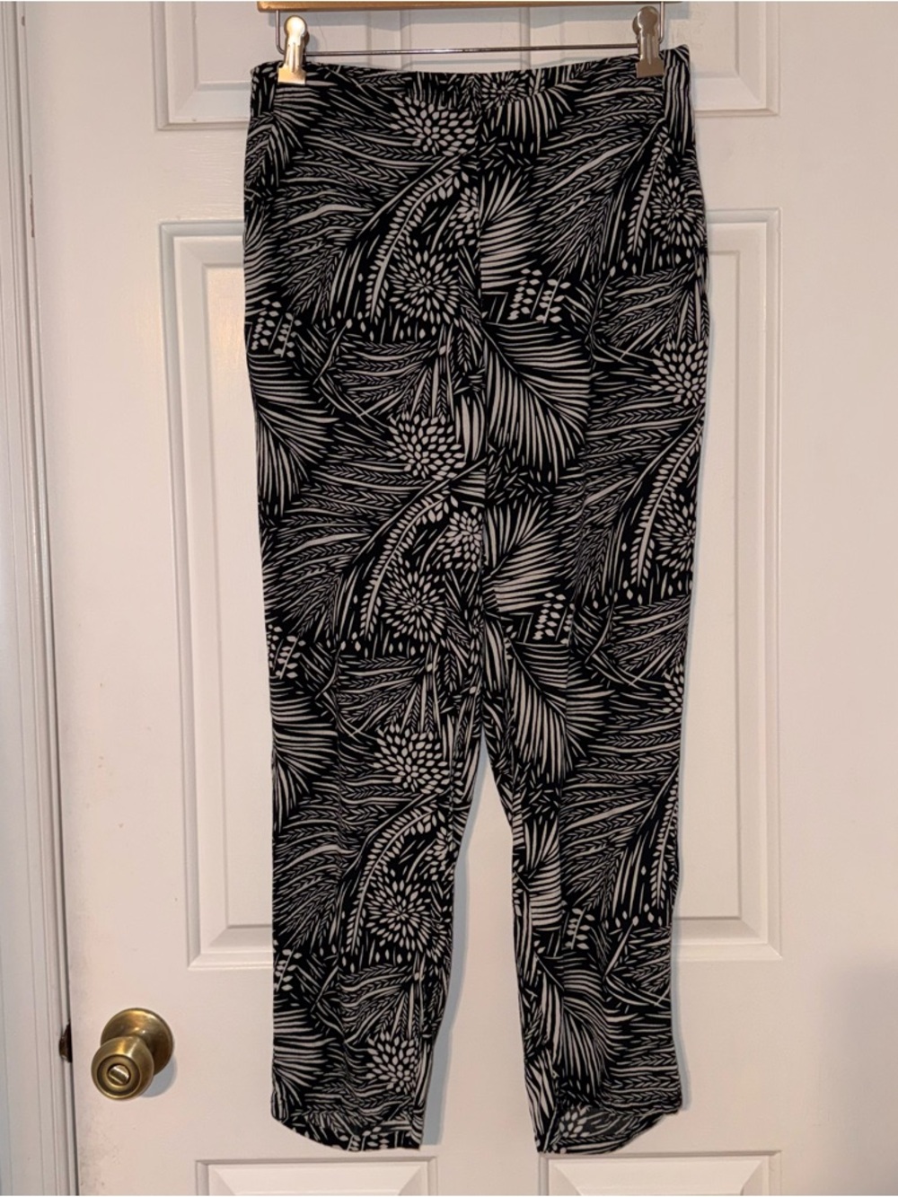 Chico's Black and White Floral Tropical print Pull-On Pants 100% rayon XS